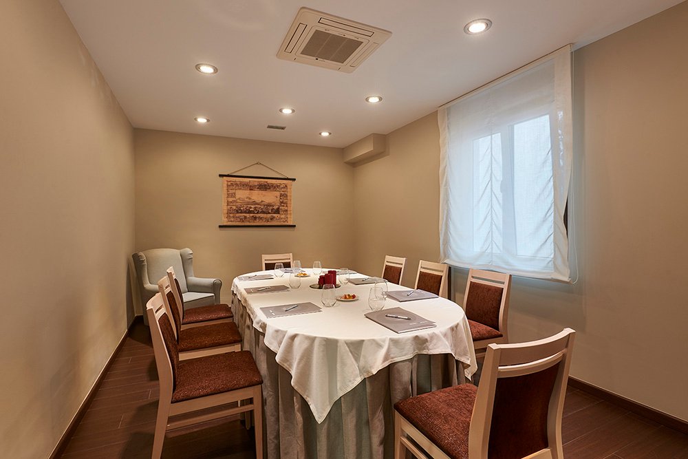 salas hotel 40 nudos aviles asturias 3