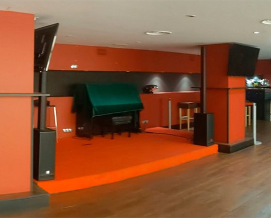 Pub hotel 40 nudos aviles discoteca celebraciones